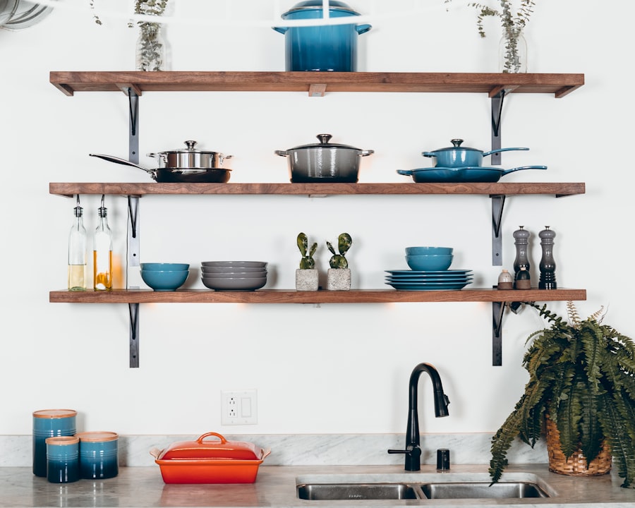 Household cookware and utensils